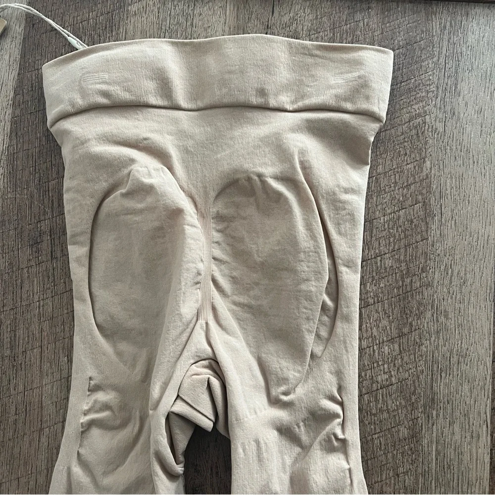 Skims Clay Everyday Sculpt Above the Knee Shorts Size XS NWT - Picture 6 of 7